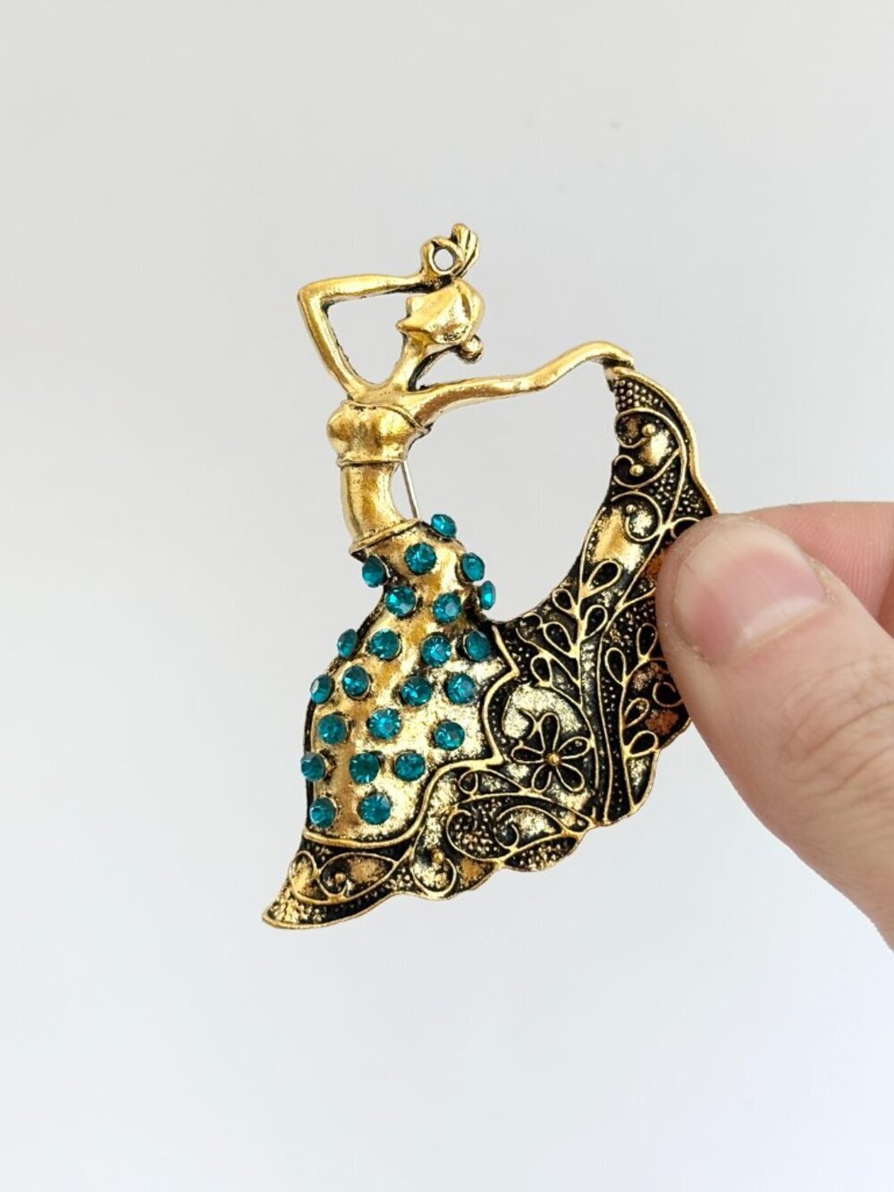 Mint Flamenco Dancer Peacock Gold Toned Textured Floral Vintage Style Brooch Pin - Picture 12 of 16